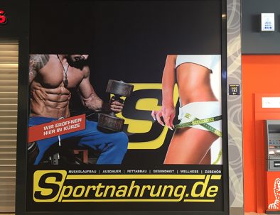 Beschriftung auf Schaufenster Sport Milaneo Stuttgart - Designcon